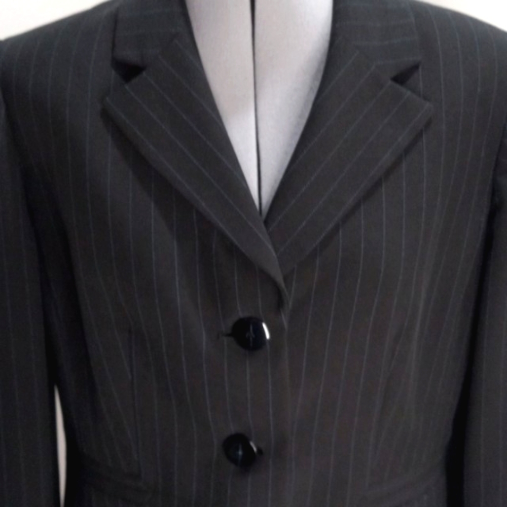 Jones Wear Suit. Sz 12  Black W/ Blue Pin Stripe Blazer, 3 button